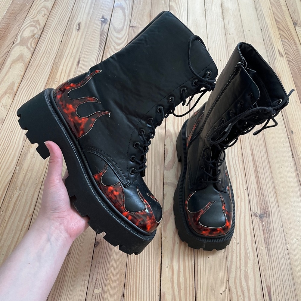 Truffle Collection HIP30 Black Flame Tortoise Platform Combat Boot Size 39 8-8.5